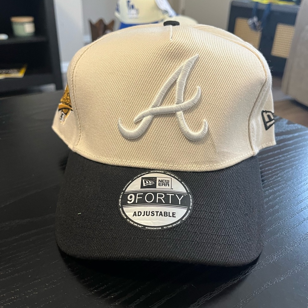 New Era Atlanta Braves Cream Snapback NWT